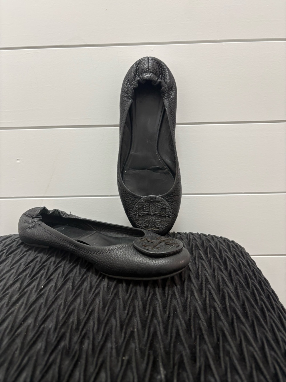 Tory Burch Black Pebbled Leather Logo Ballet Flats